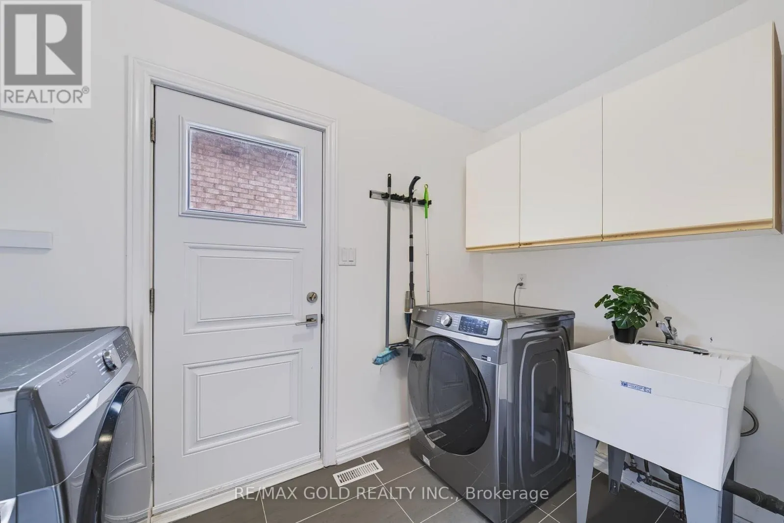 43 GOLDEN MEADOW ROAD