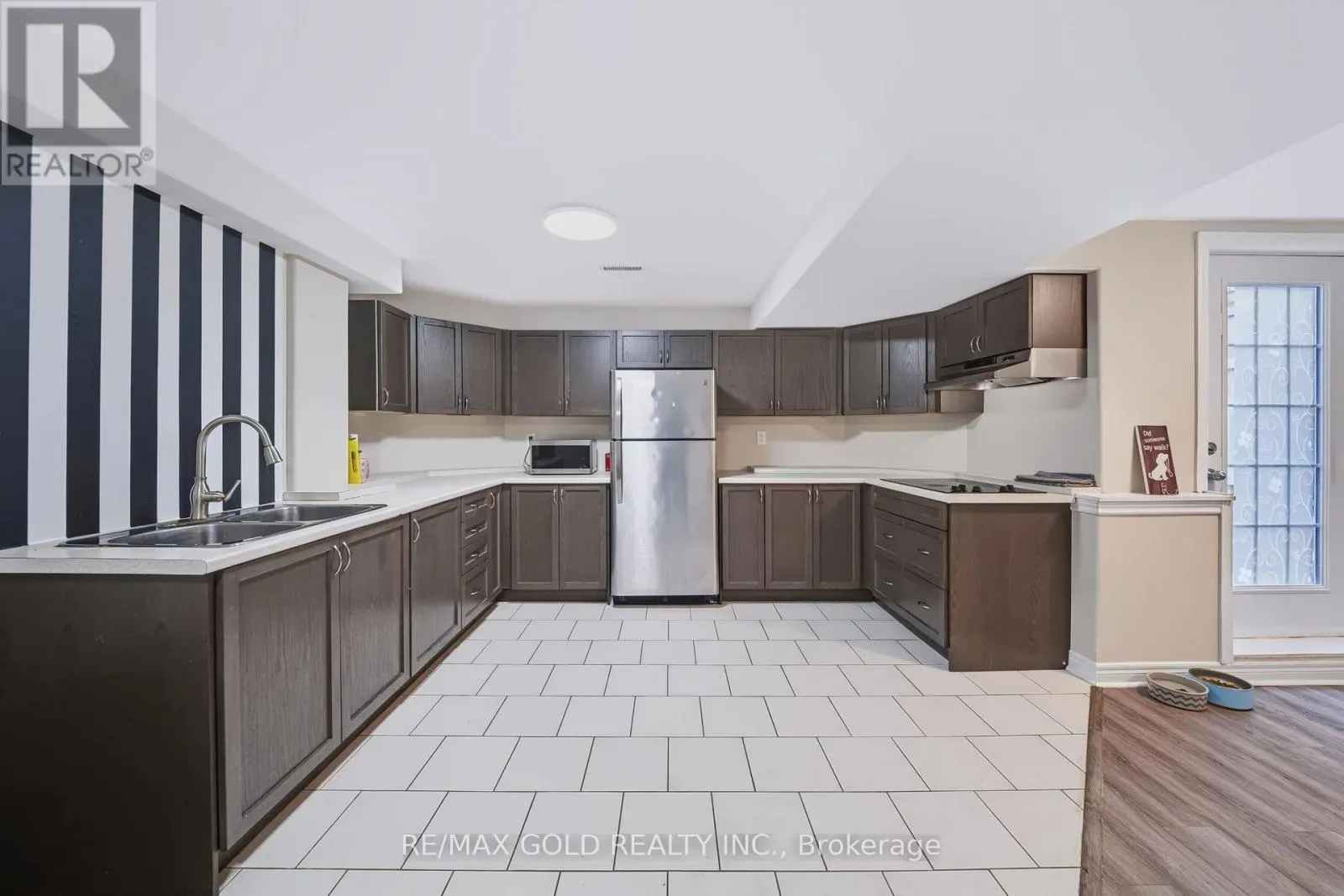 43 GOLDEN MEADOW ROAD