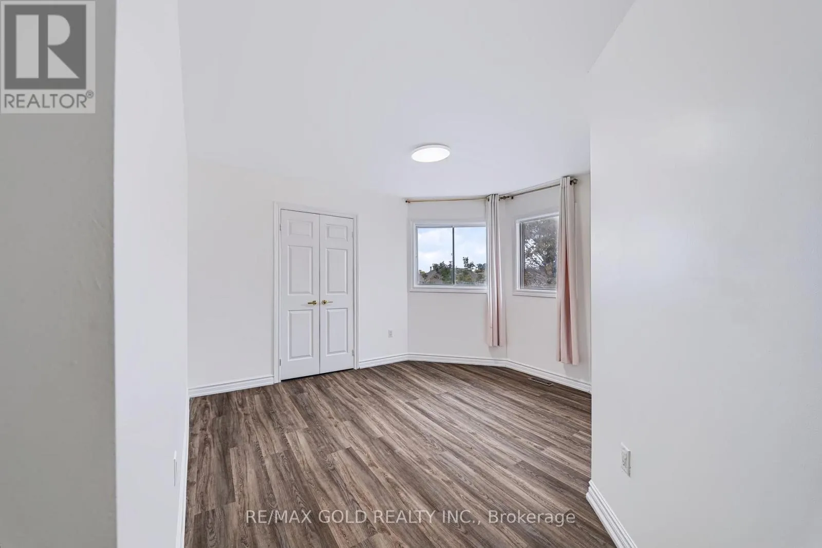 43 GOLDEN MEADOW ROAD