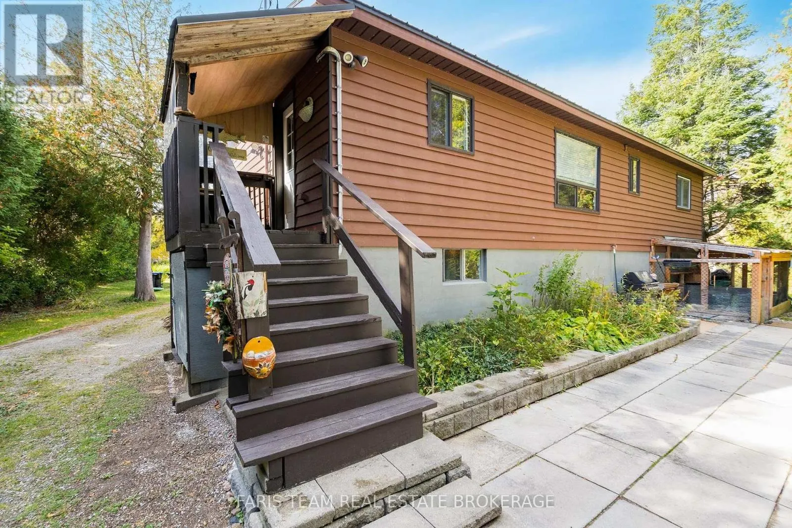 7 COUCHICHING CRESCENT