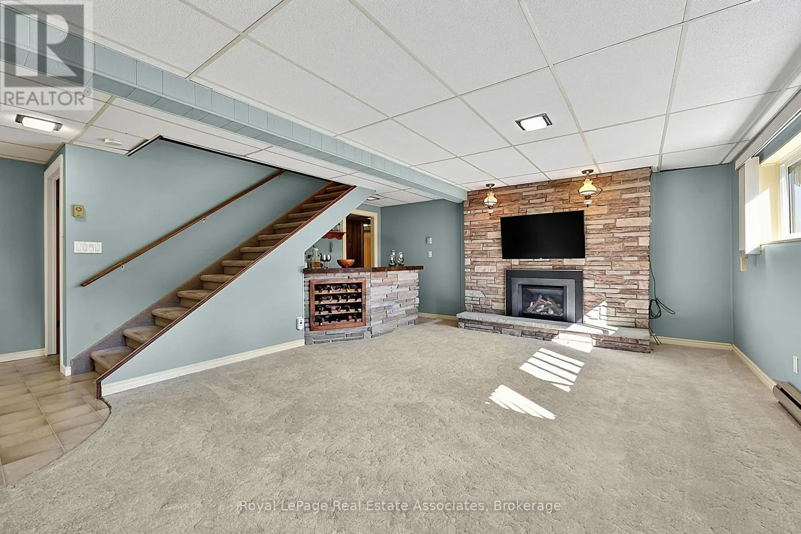 408 MOONEY CRESCENT