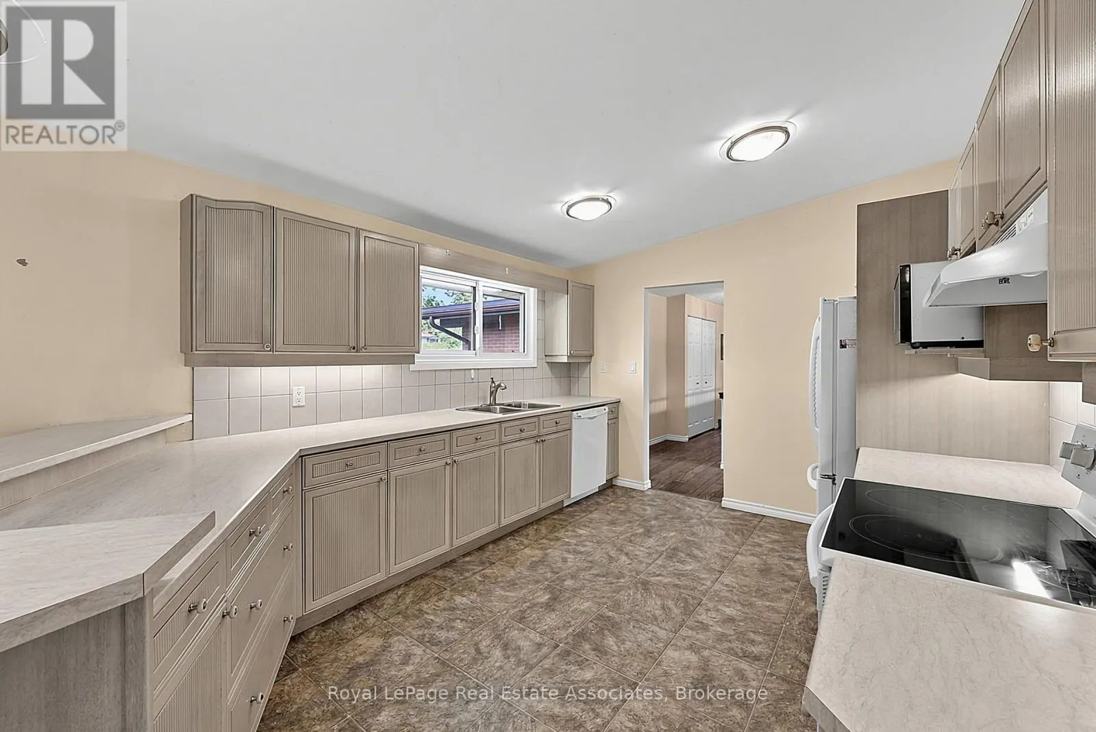 408 MOONEY CRESCENT