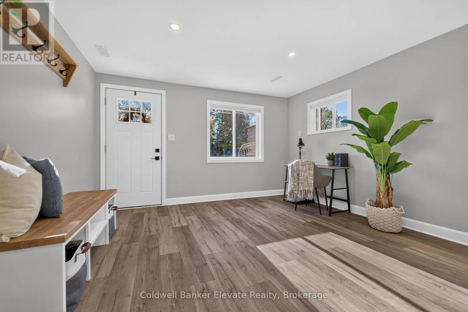 15 NAKISKA COURT