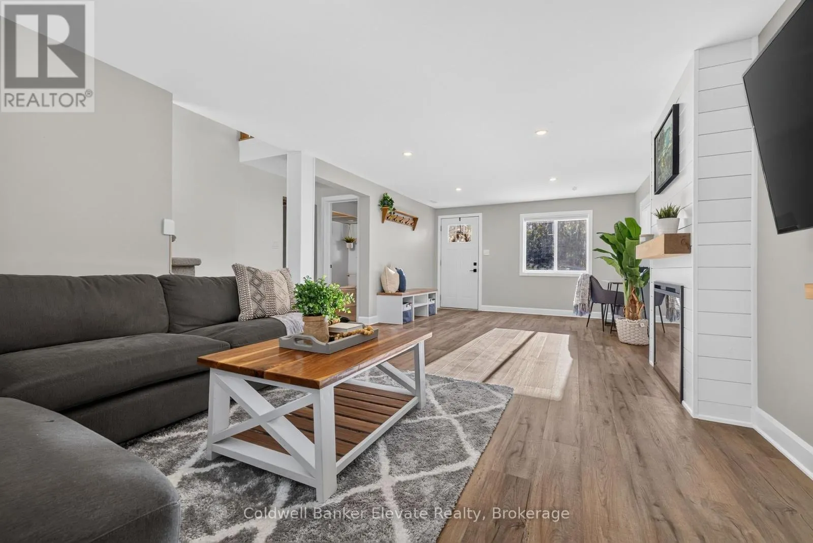 15 NAKISKA COURT