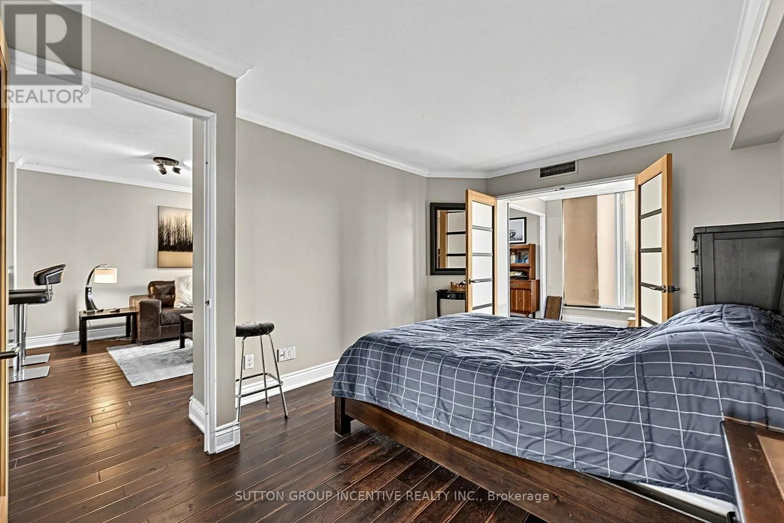 304 - 140 DUNLOP STREET E