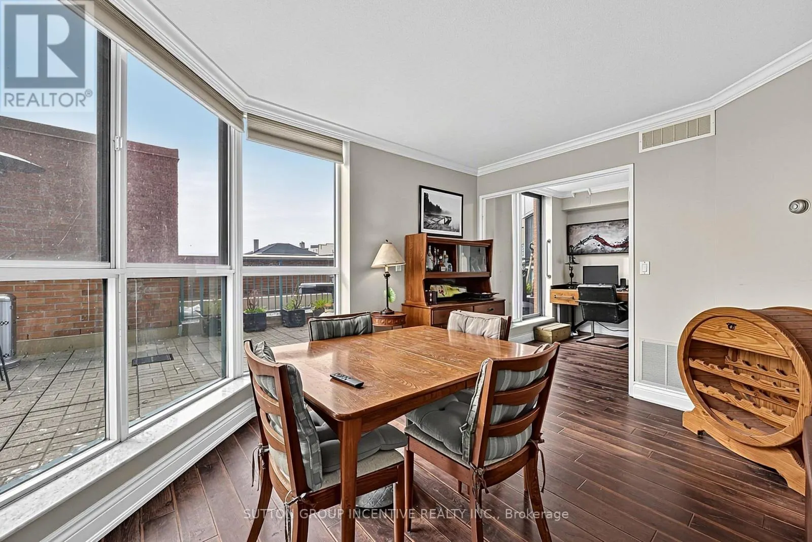 304 - 140 DUNLOP STREET E