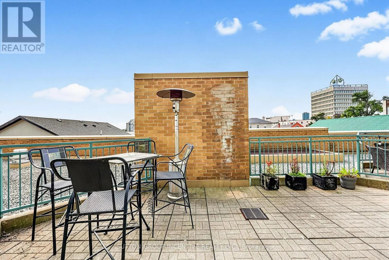 304 - 140 DUNLOP STREET E