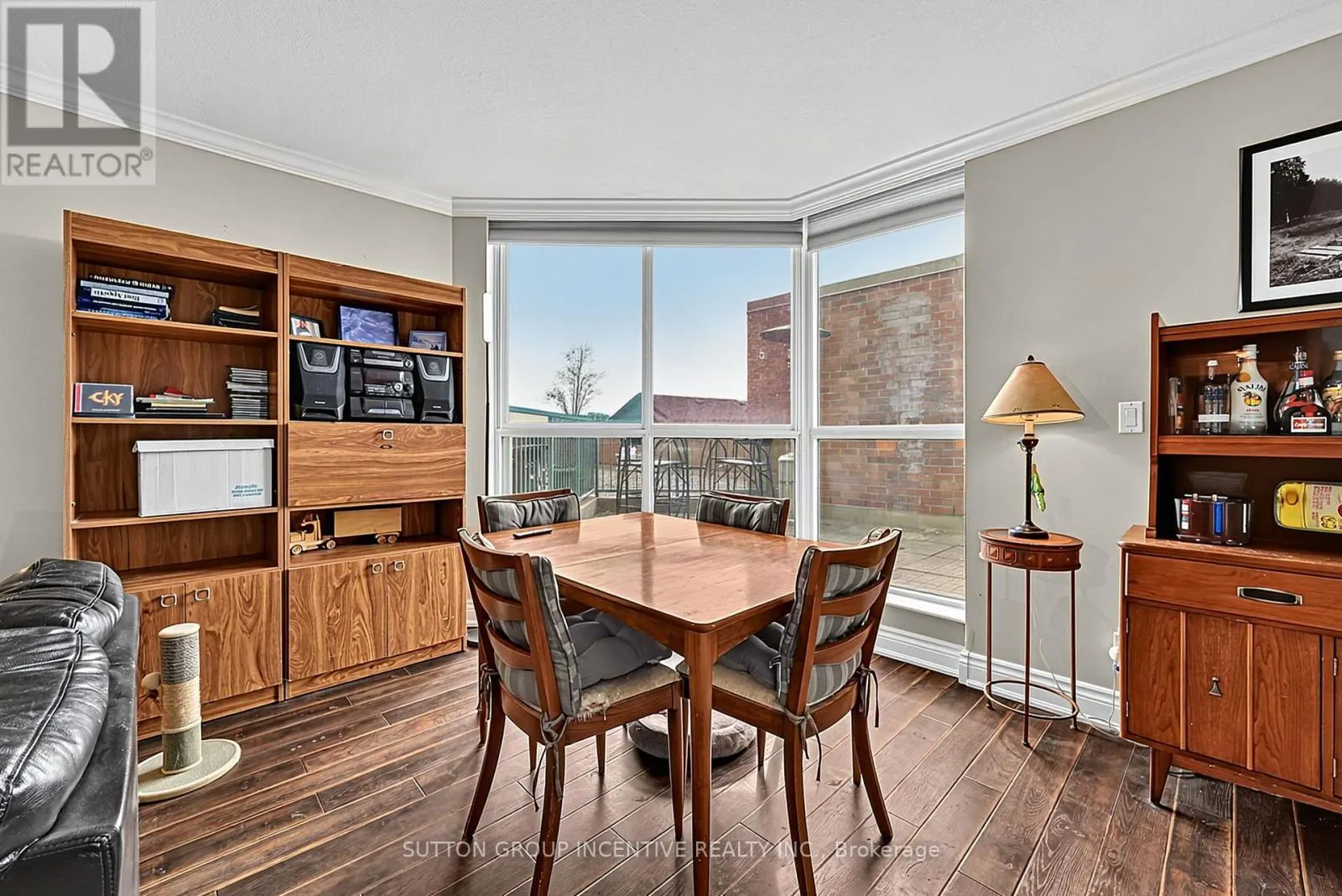 304 - 140 DUNLOP STREET E