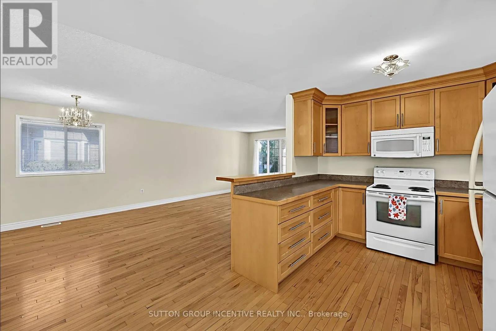 8 LUCAS AVENUE