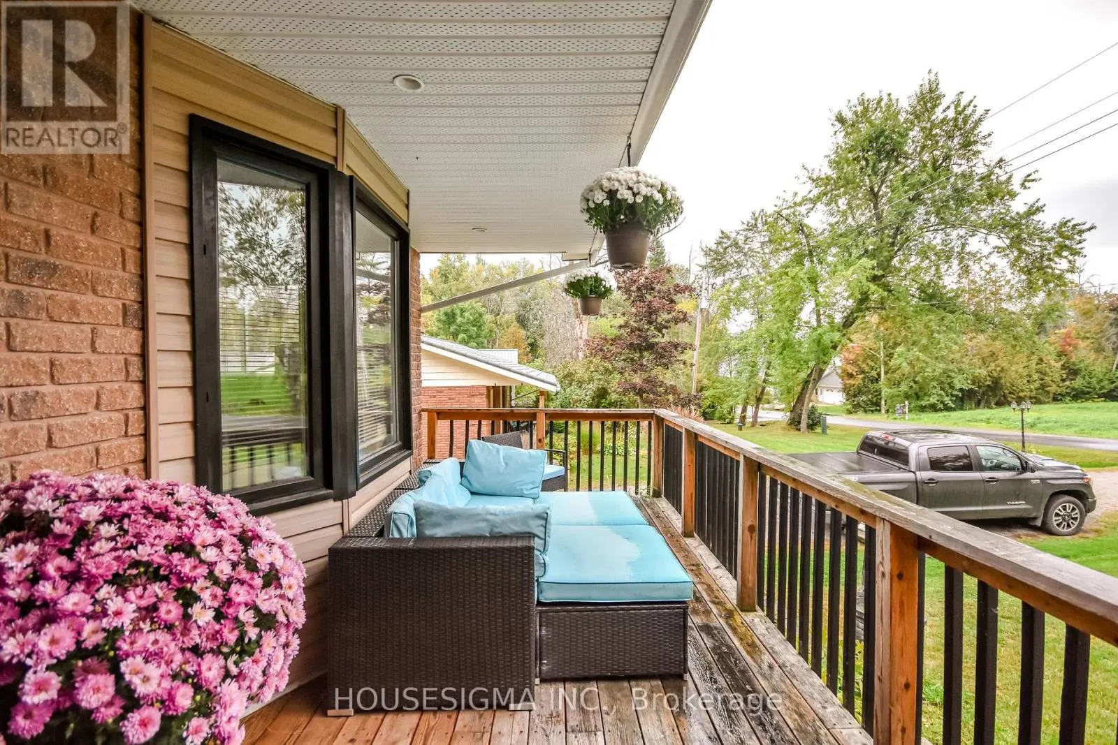 3965 PARKSIDE DRIVE