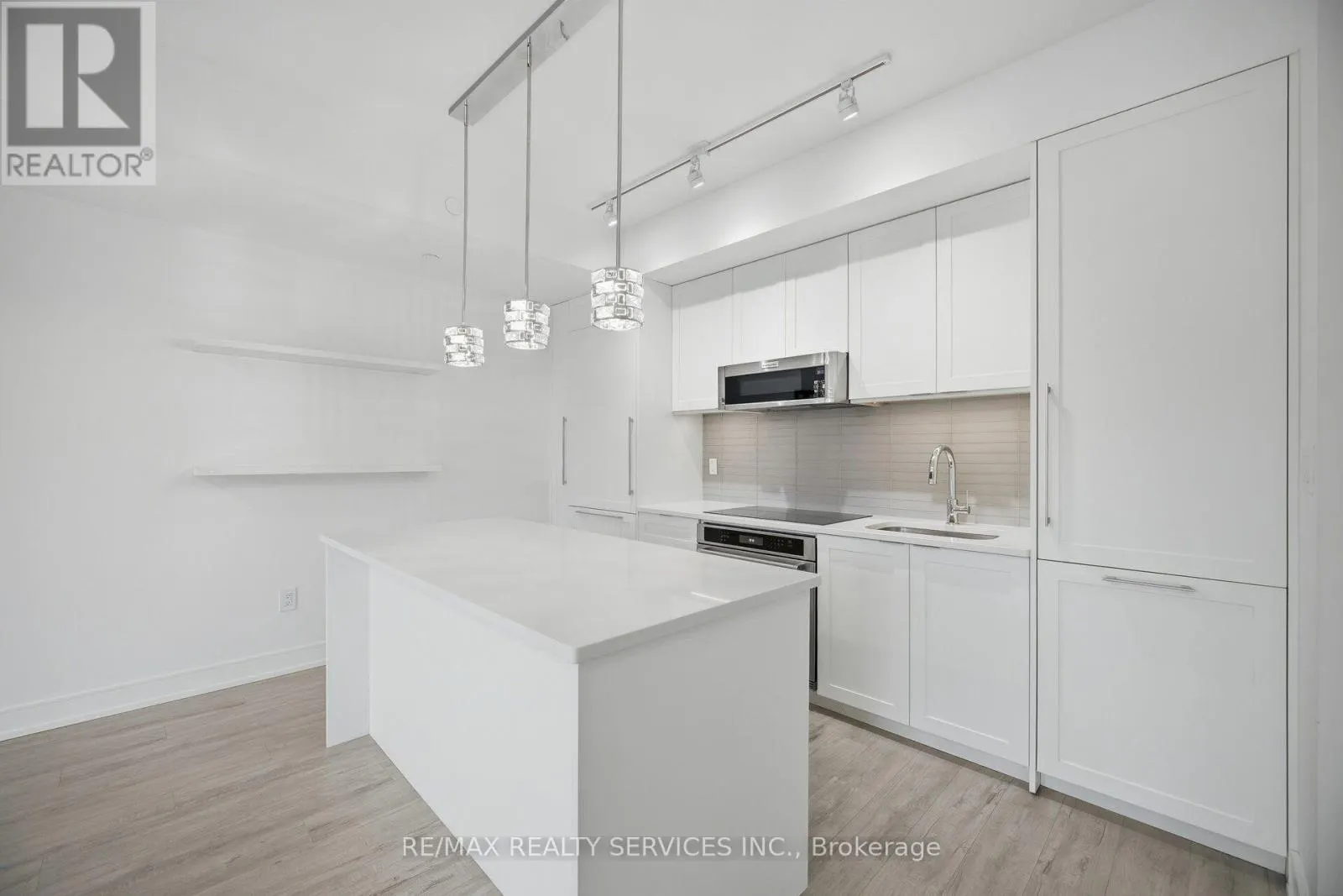 620 - 185 DUNLOP STREET E