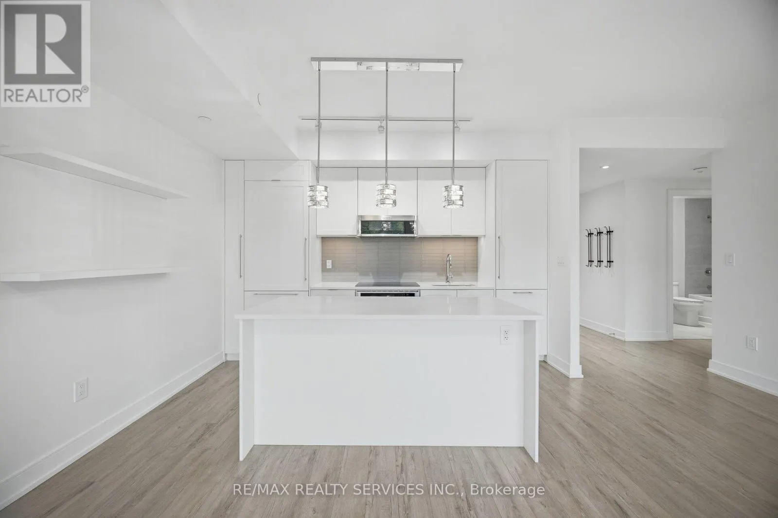 620 - 185 DUNLOP STREET E