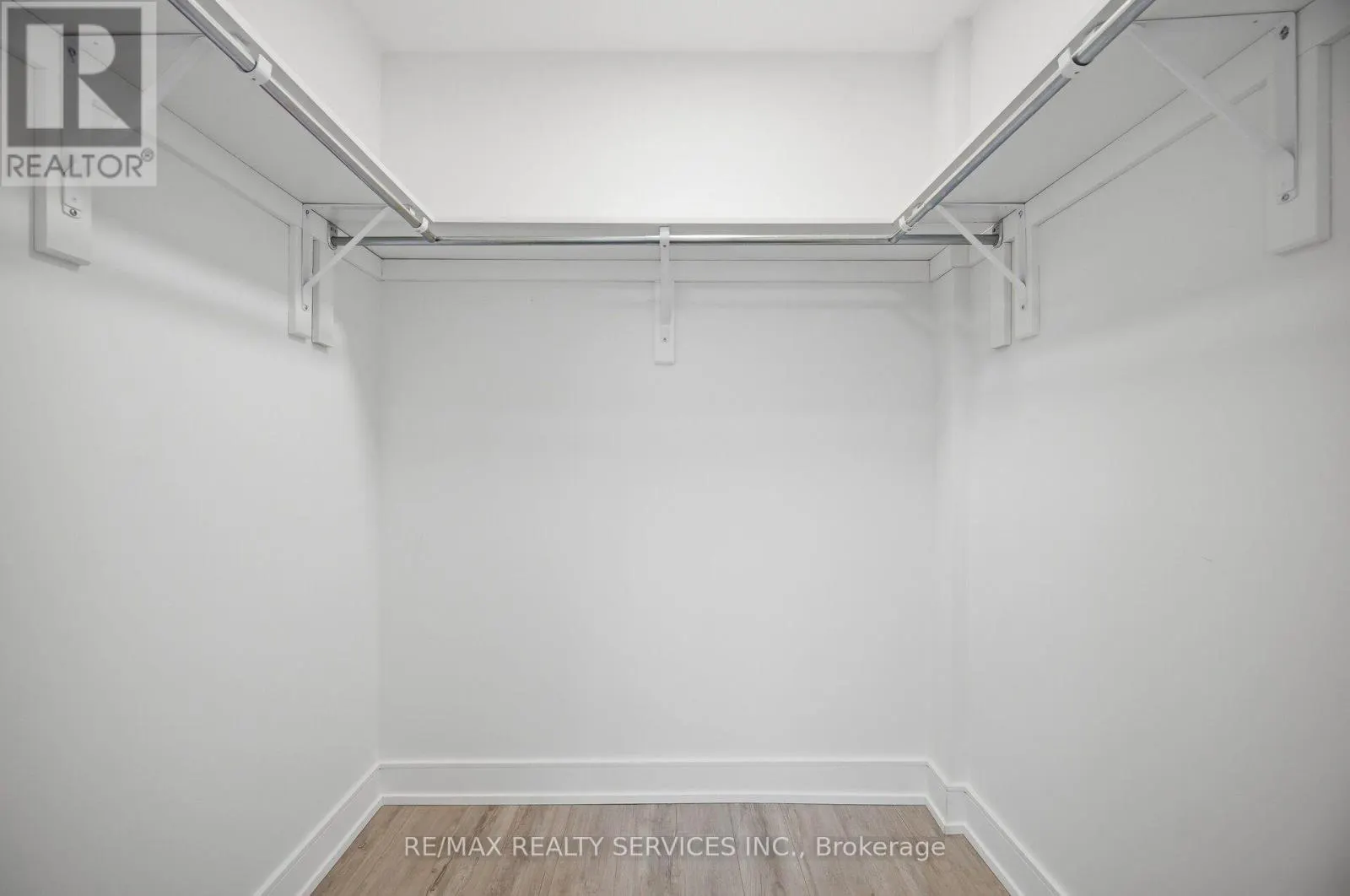 620 - 185 DUNLOP STREET E