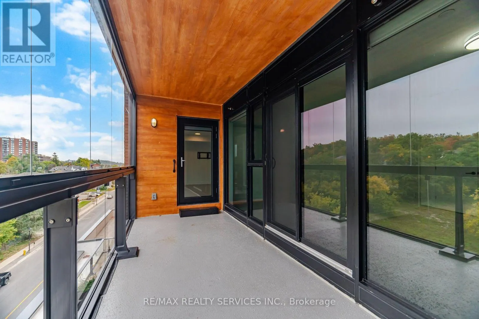 620 - 185 DUNLOP STREET E