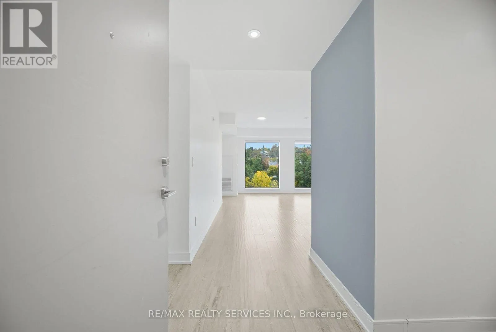 620 - 185 DUNLOP STREET E