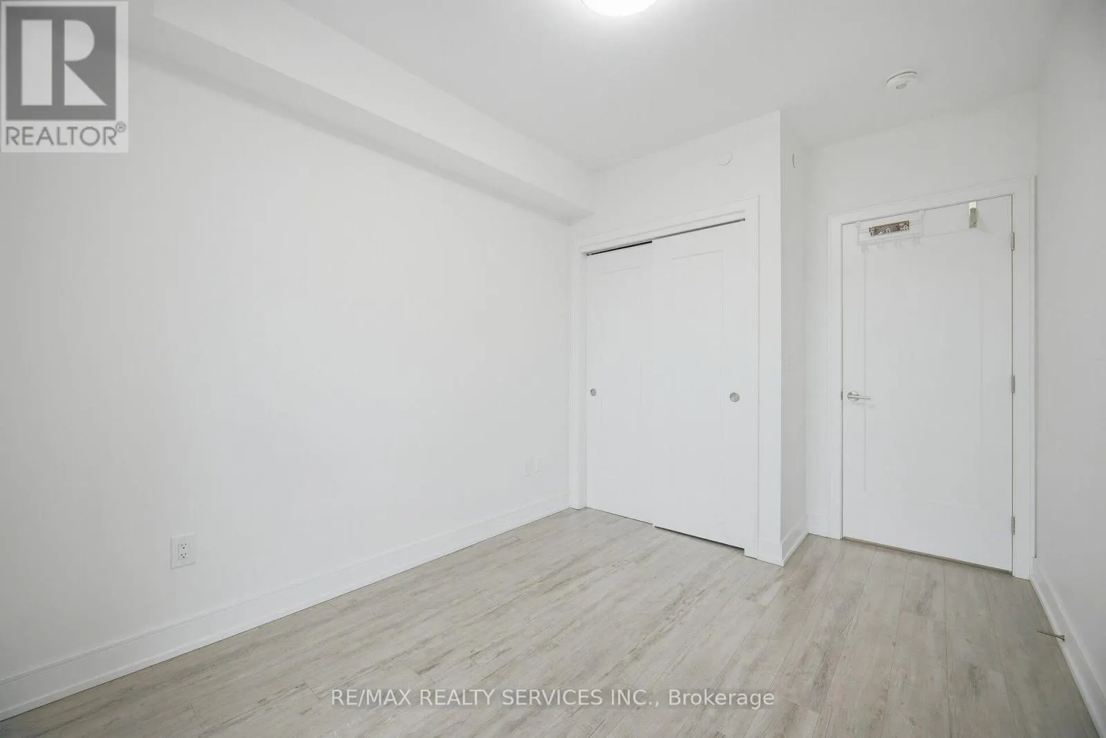 620 - 185 DUNLOP STREET E