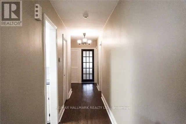 81 WELLINGTON STREET E