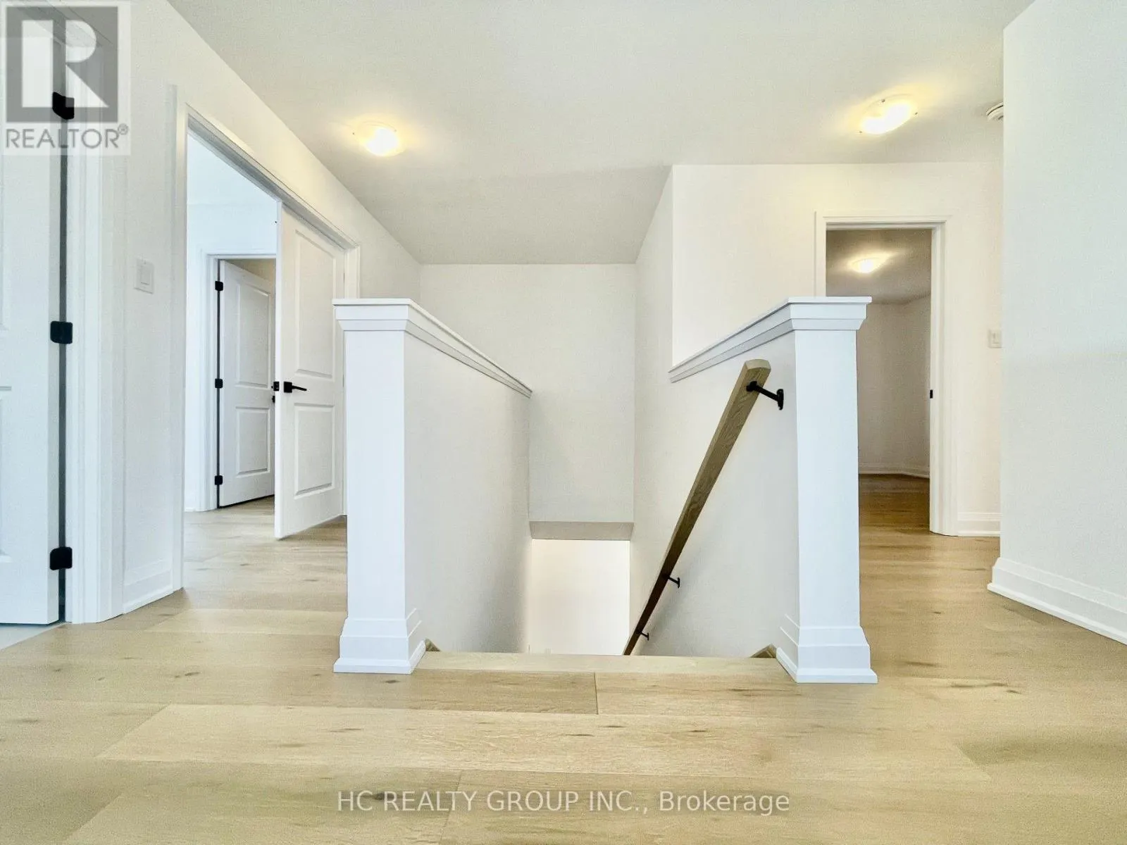 UPPER - 19 GATEWAY DRIVE