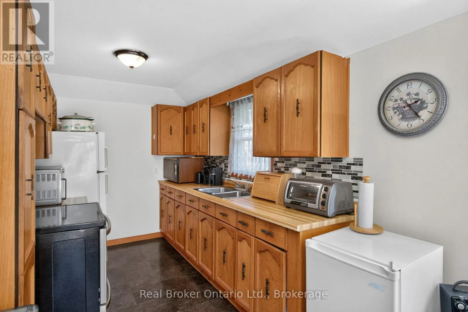 81 ANDREW DRIVE