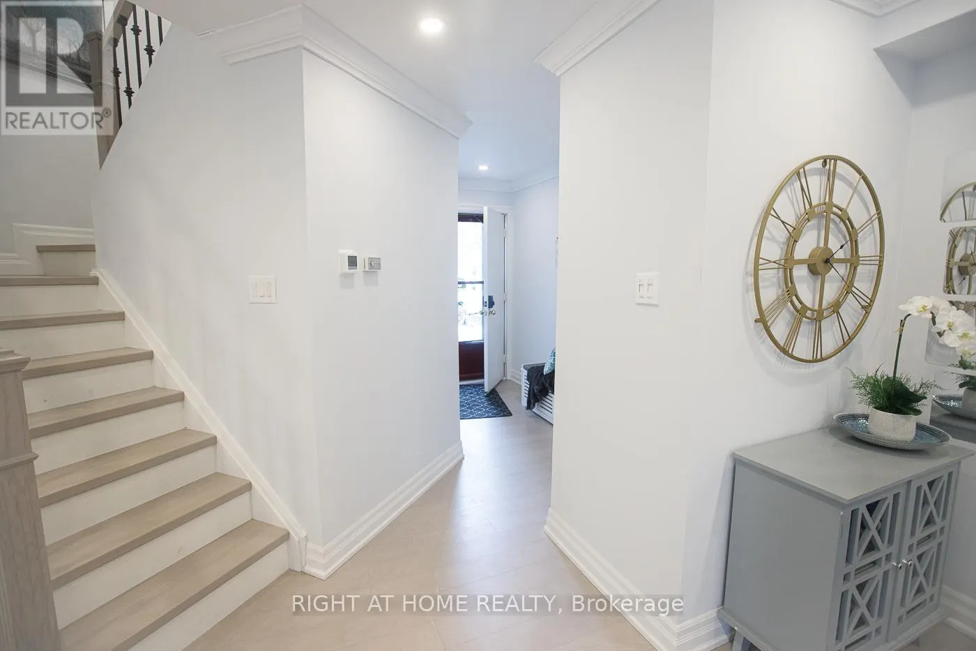 83 - 38 DAWSON DRIVE