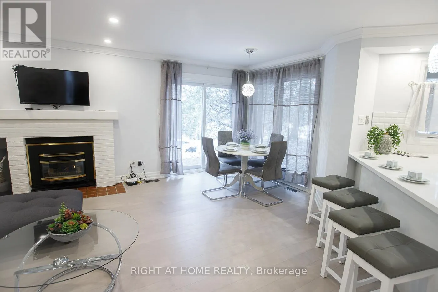 83 - 38 DAWSON DRIVE