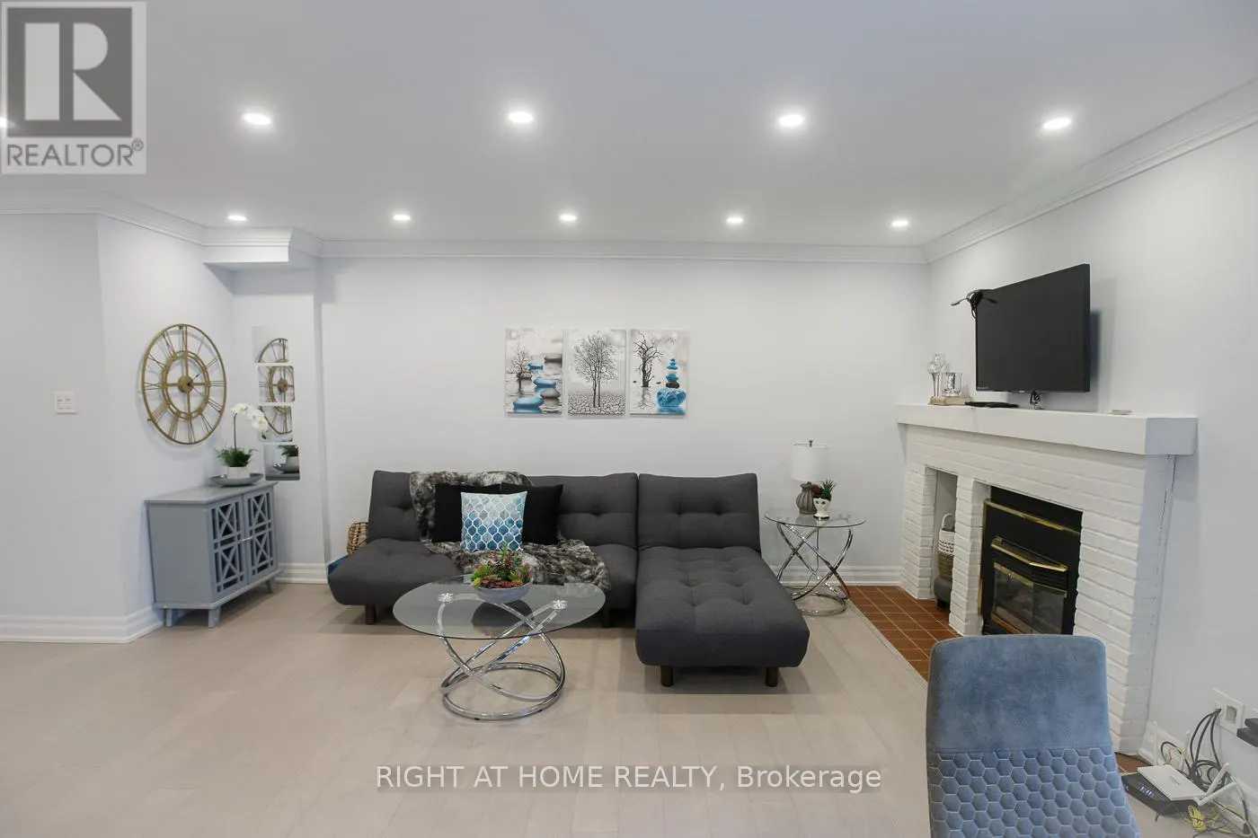 83 - 38 DAWSON DRIVE