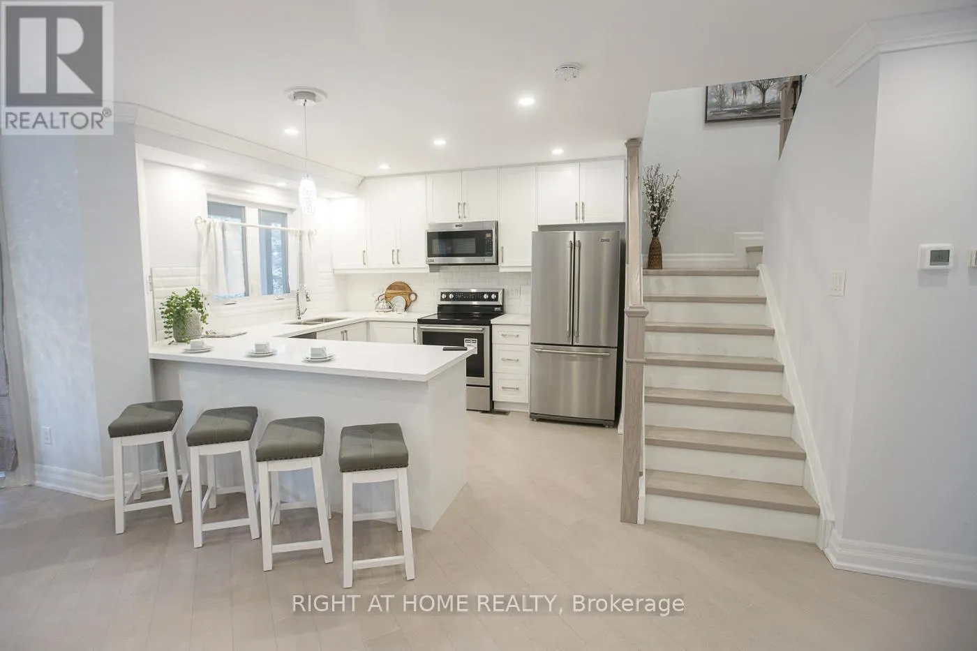83 - 38 DAWSON DRIVE