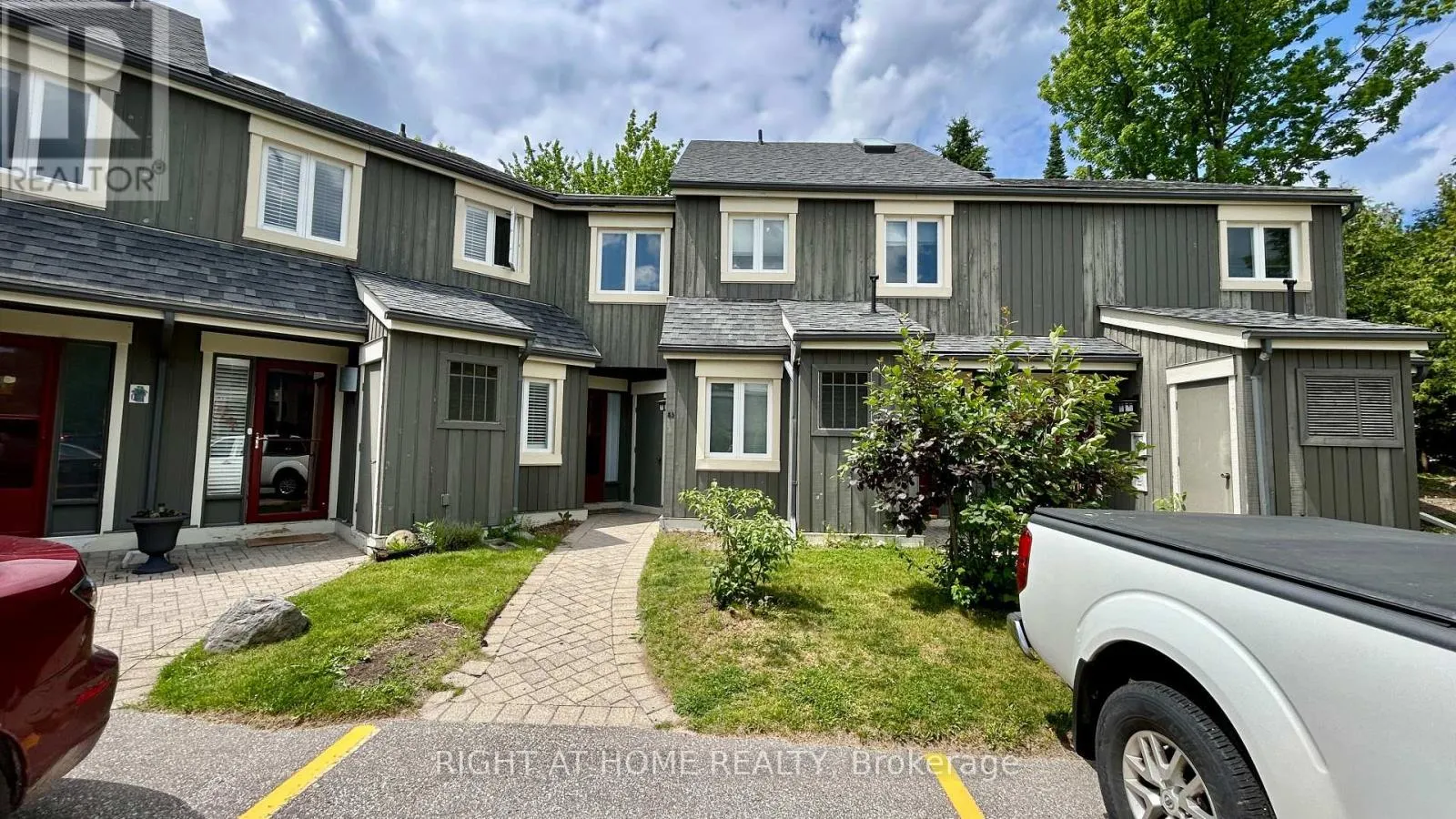 83 - 38 DAWSON DRIVE