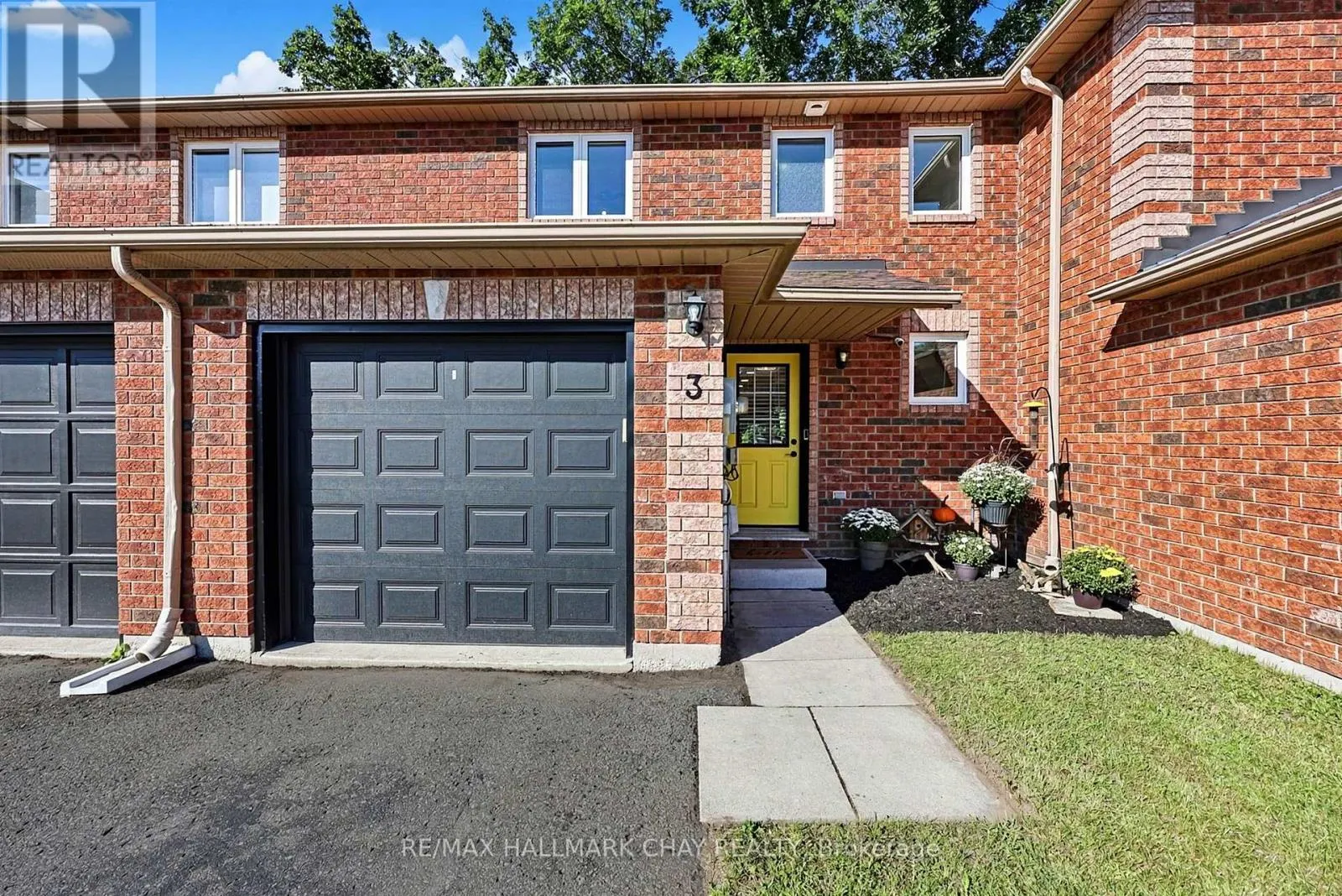 3 - 38 KENWELL CRESCENT