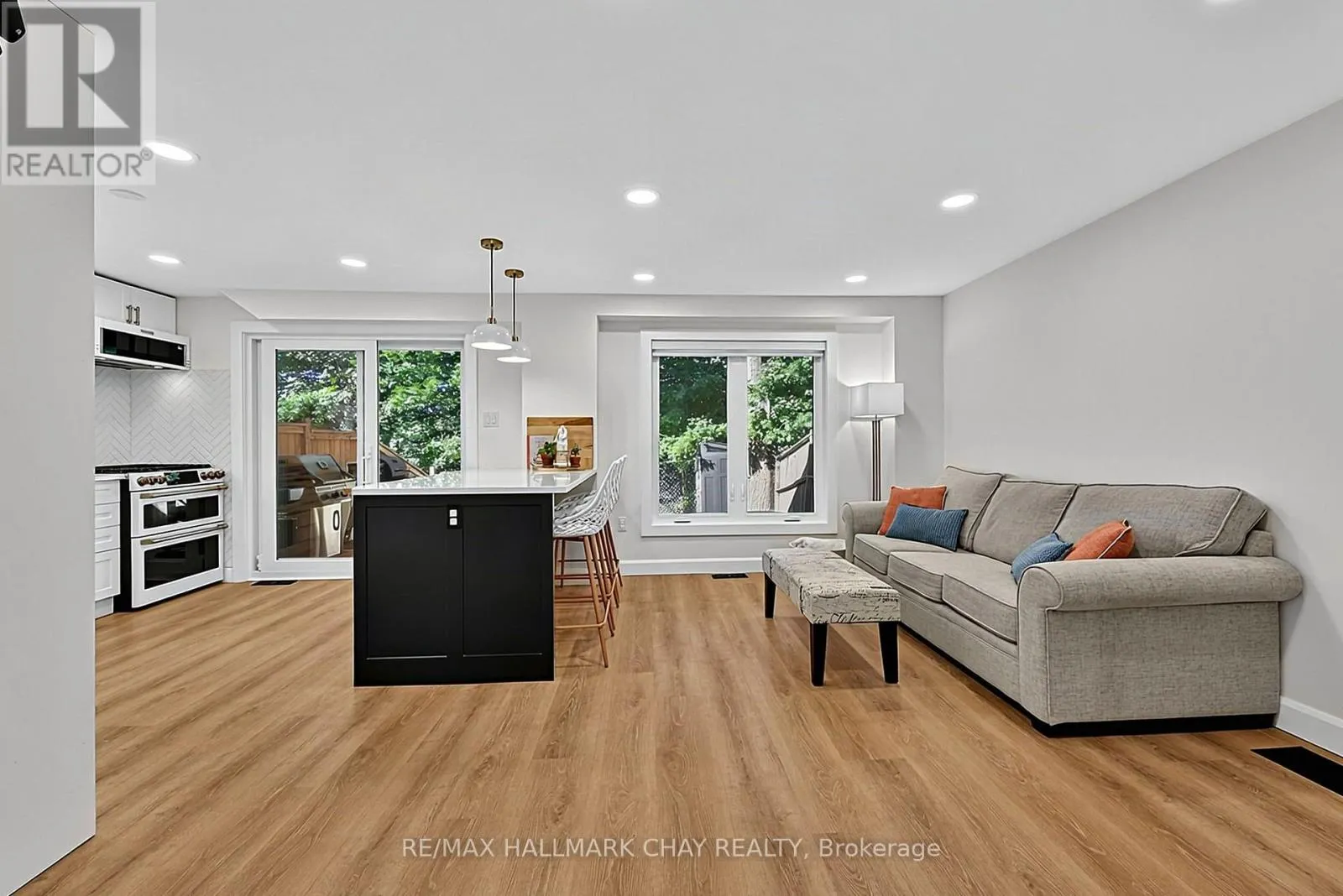 3 - 38 KENWELL CRESCENT