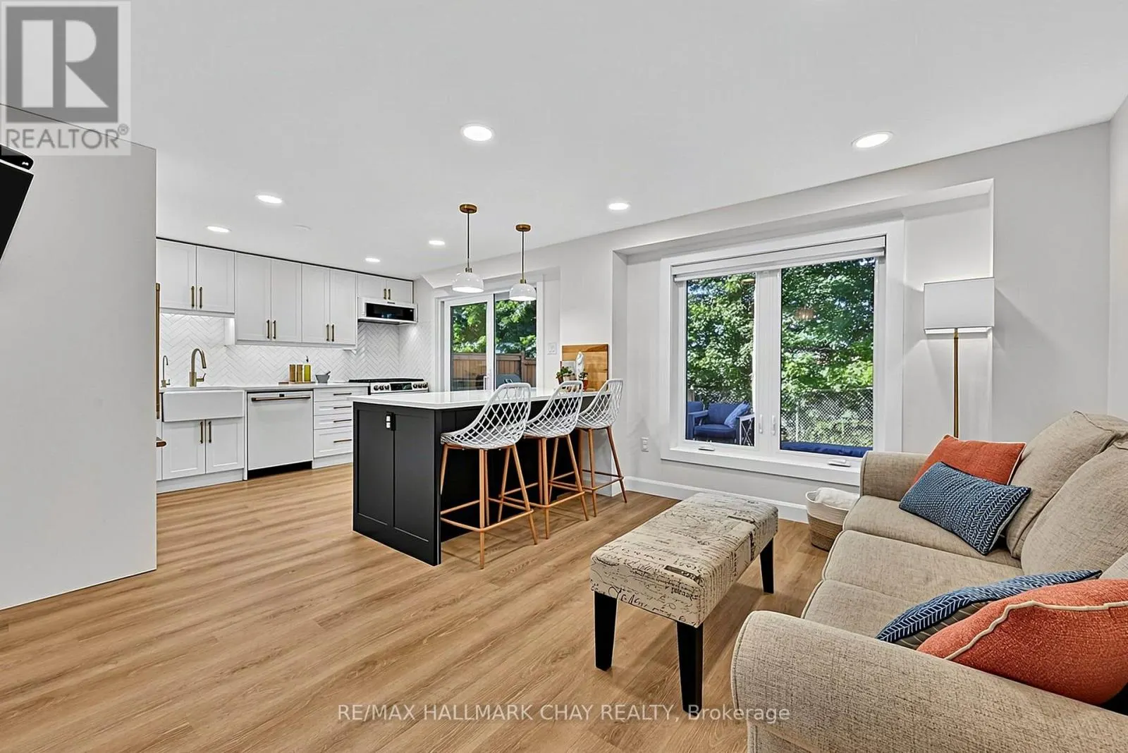 3 - 38 KENWELL CRESCENT