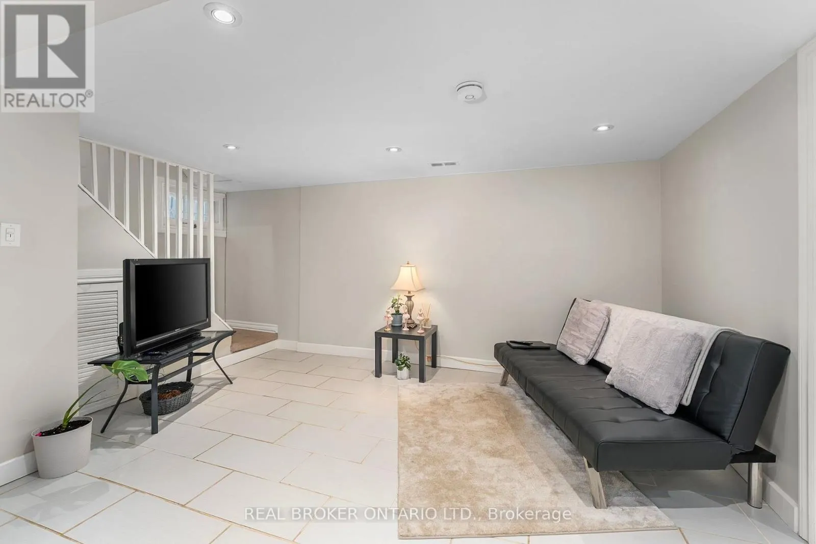 BSMT - 77 WELLINGTON STREET E