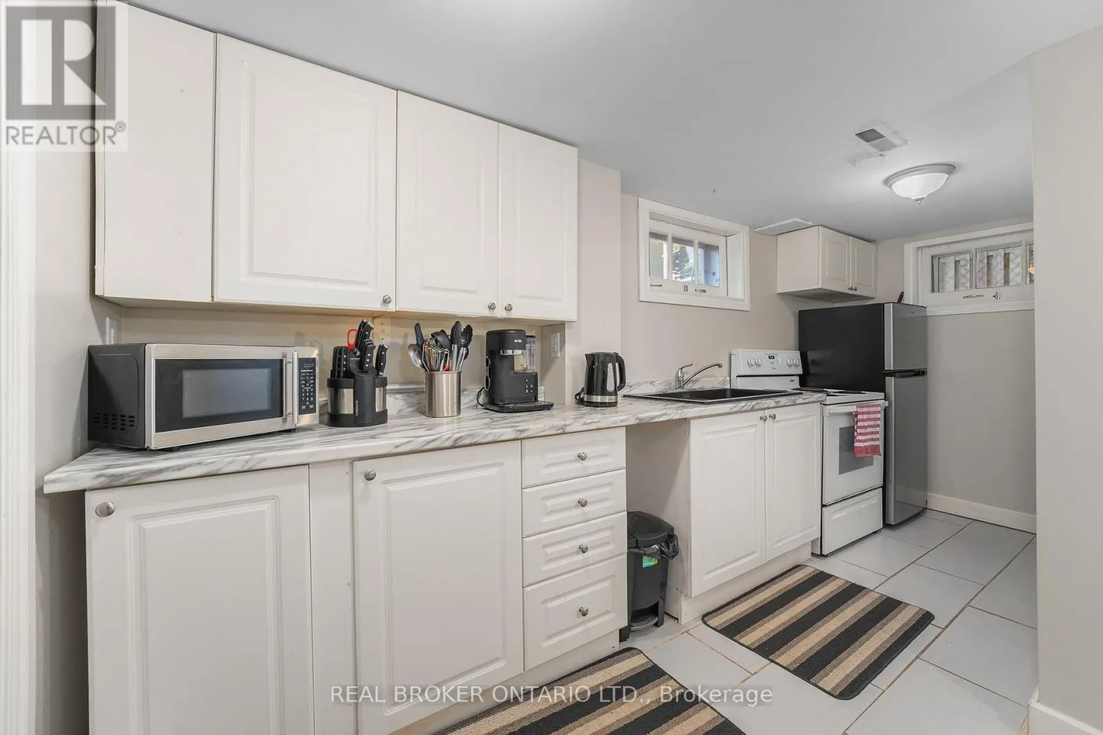 BSMT - 77 WELLINGTON STREET E