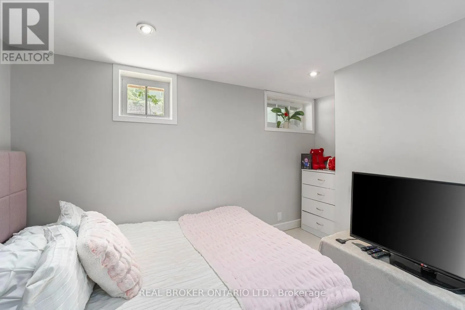 BSMT - 77 WELLINGTON STREET E