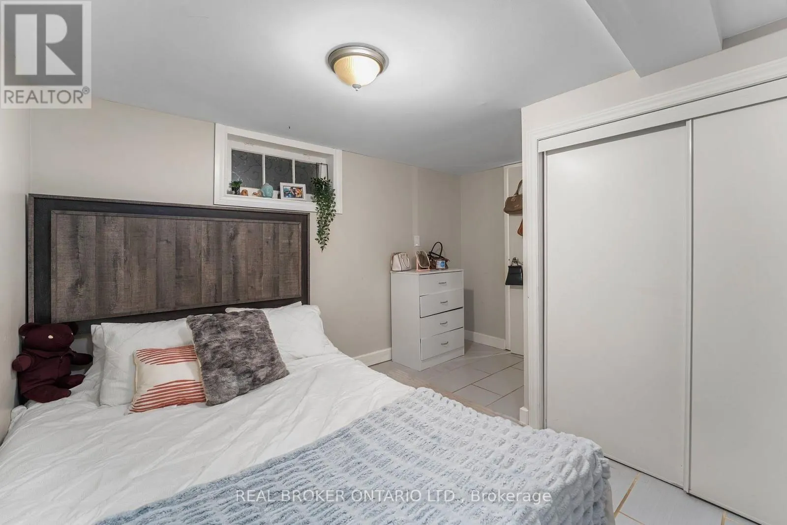 BSMT - 77 WELLINGTON STREET E