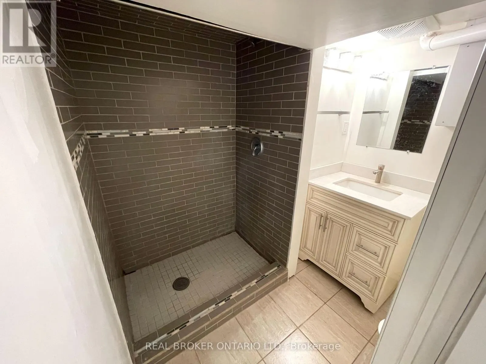 BSMT - 77 WELLINGTON STREET E