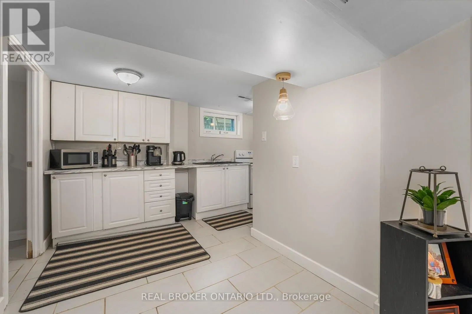 BSMT - 77 WELLINGTON STREET E