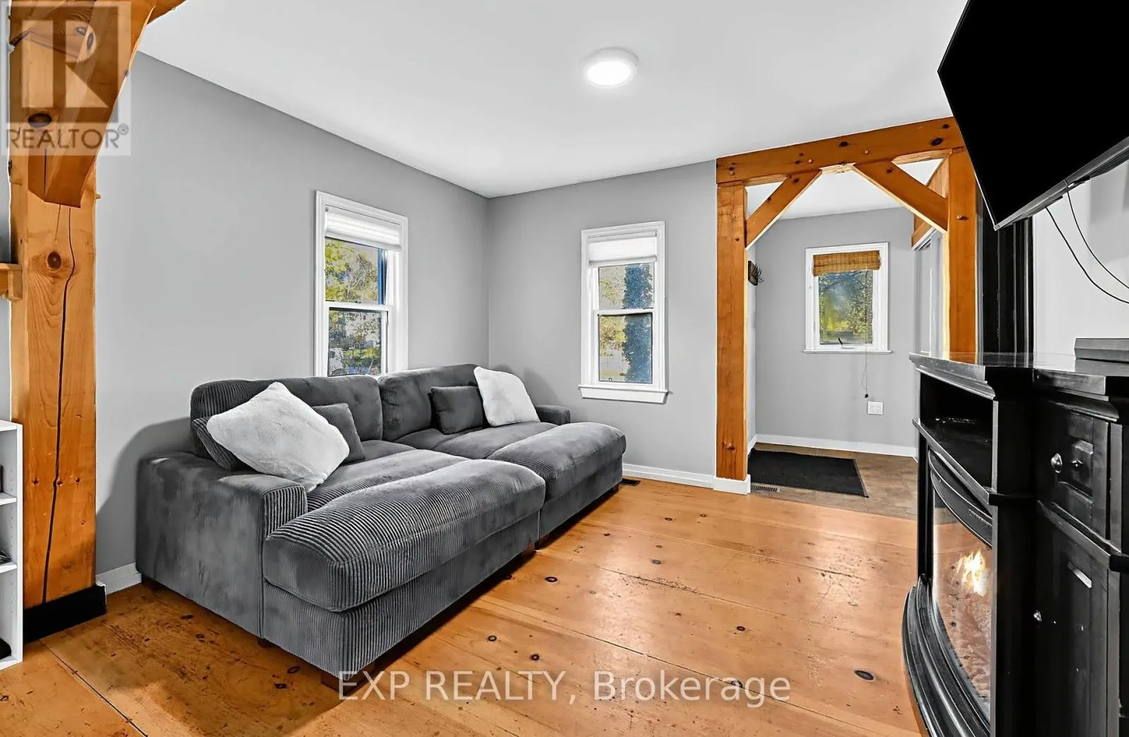 323 BELL STREET