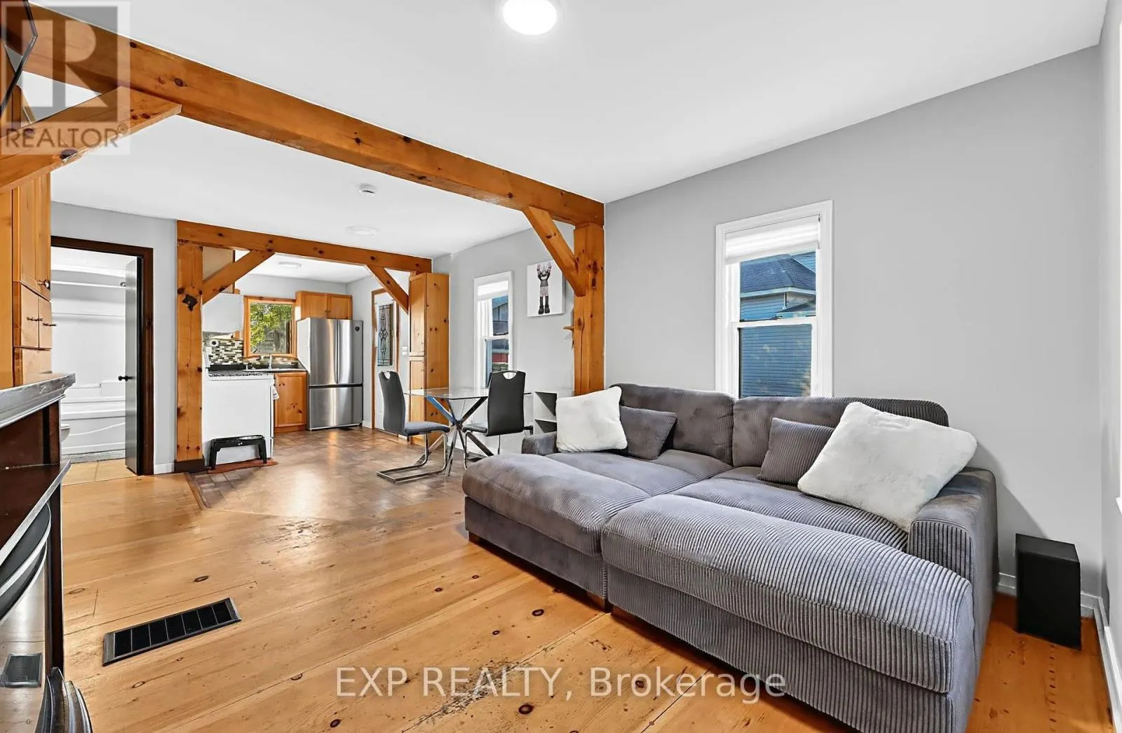 323 BELL STREET