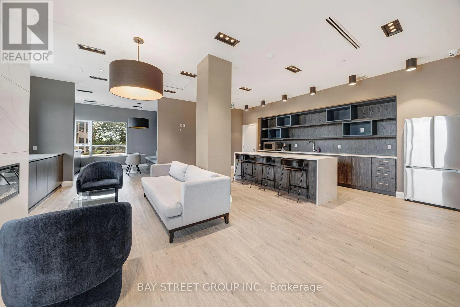 1011 - 58 LAKESIDE TERRACE