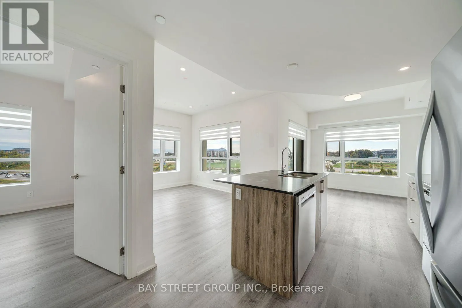 1011 - 58 LAKESIDE TERRACE