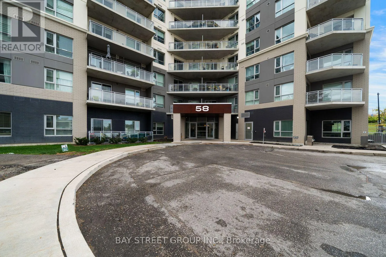 1011 - 58 LAKESIDE TERRACE