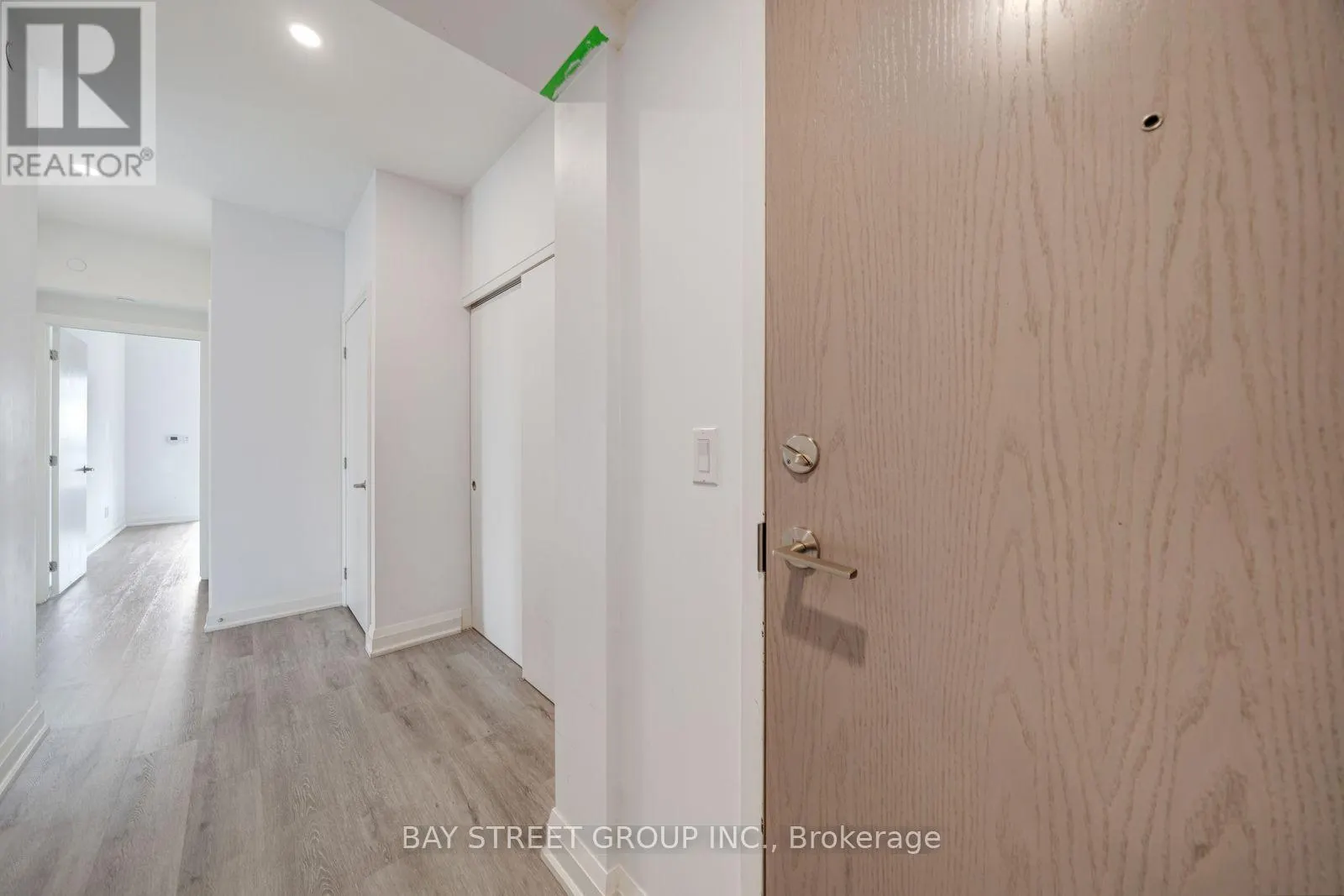 1011 - 58 LAKESIDE TERRACE
