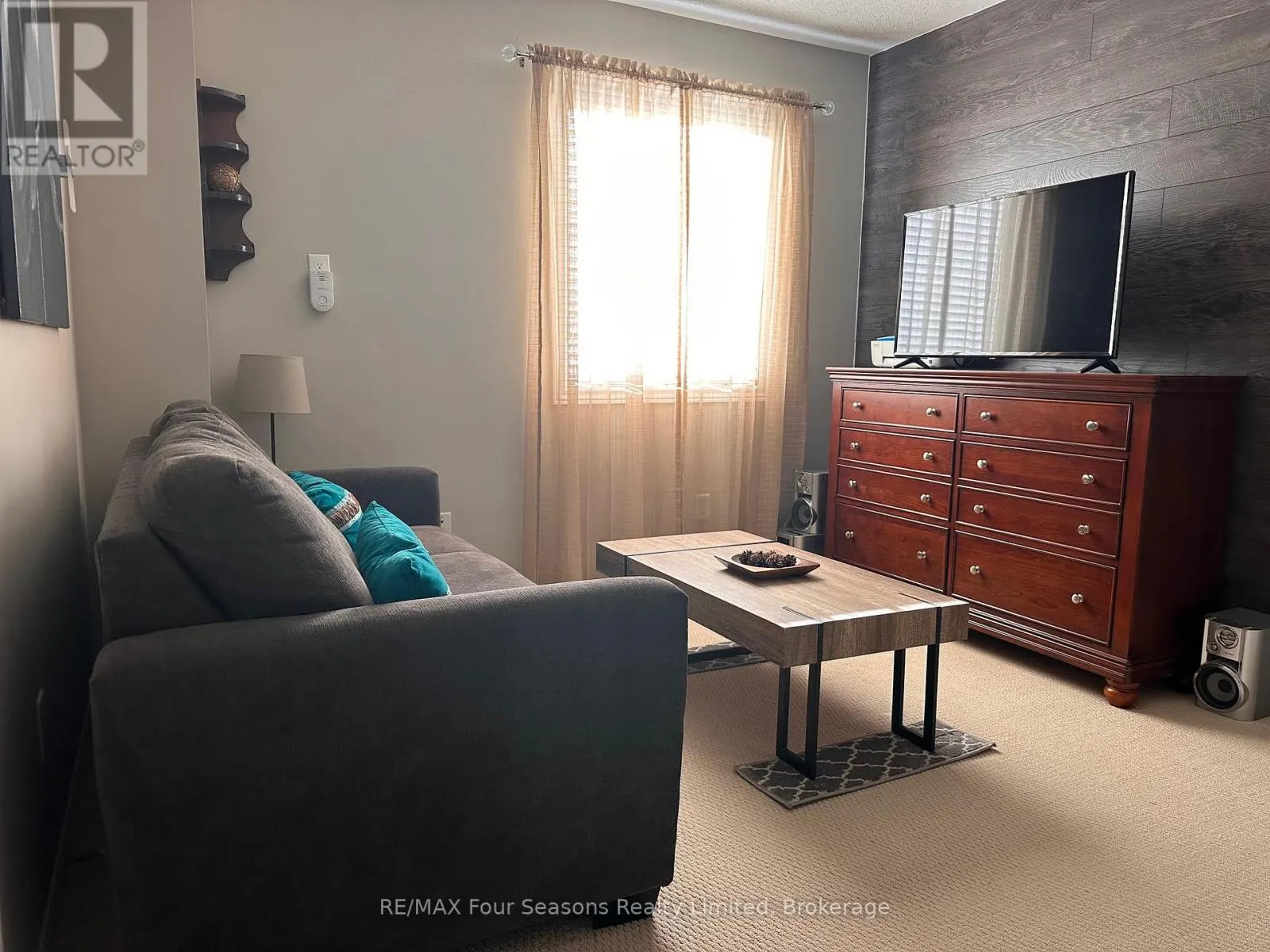 41 SUNDIAL COURT