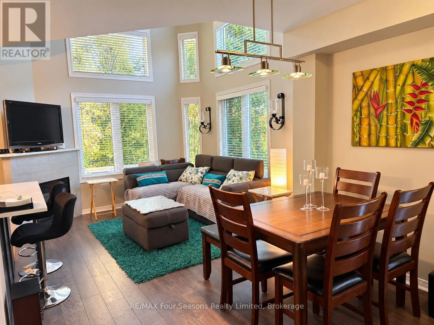 41 SUNDIAL COURT