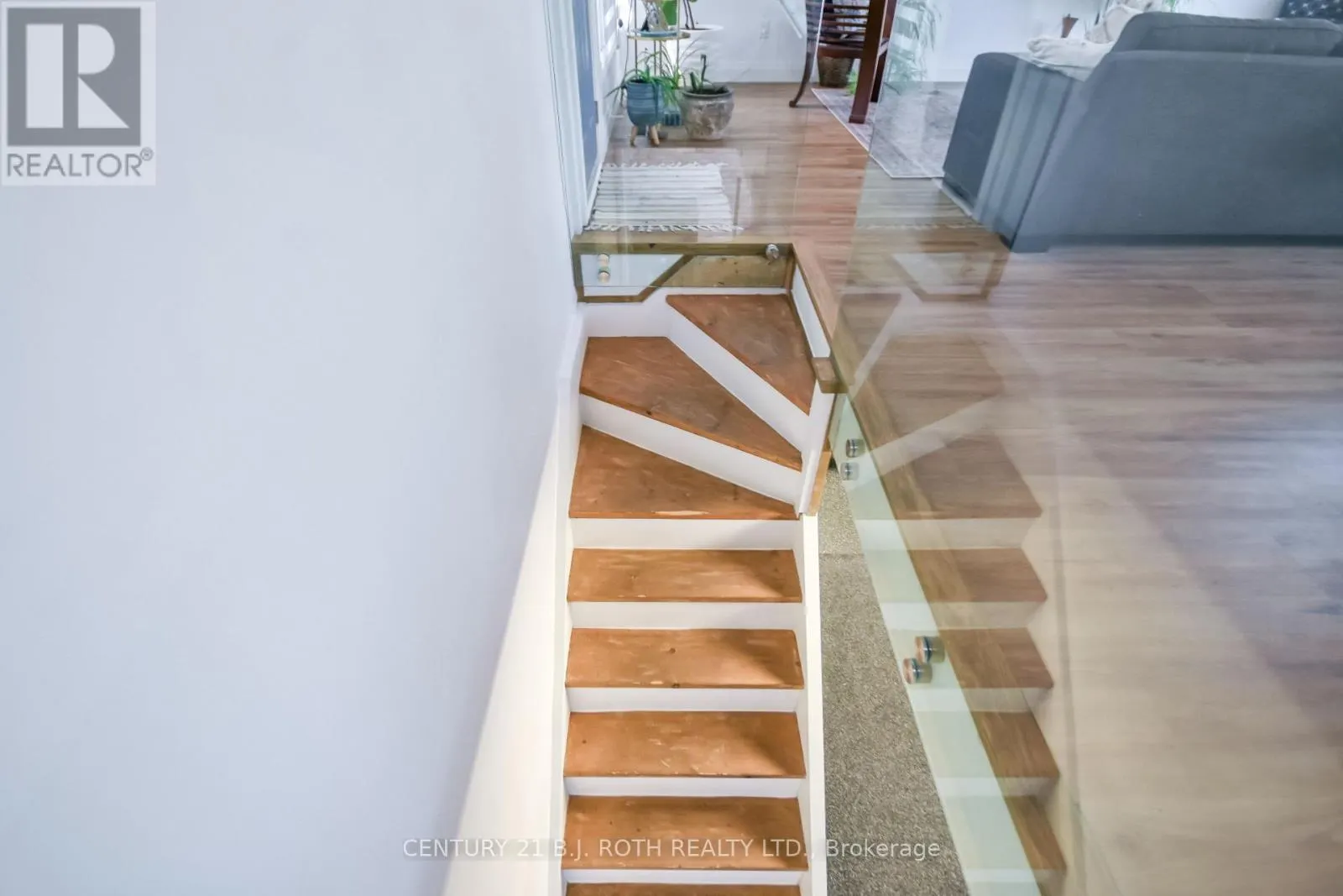 7 WESLEY STREET