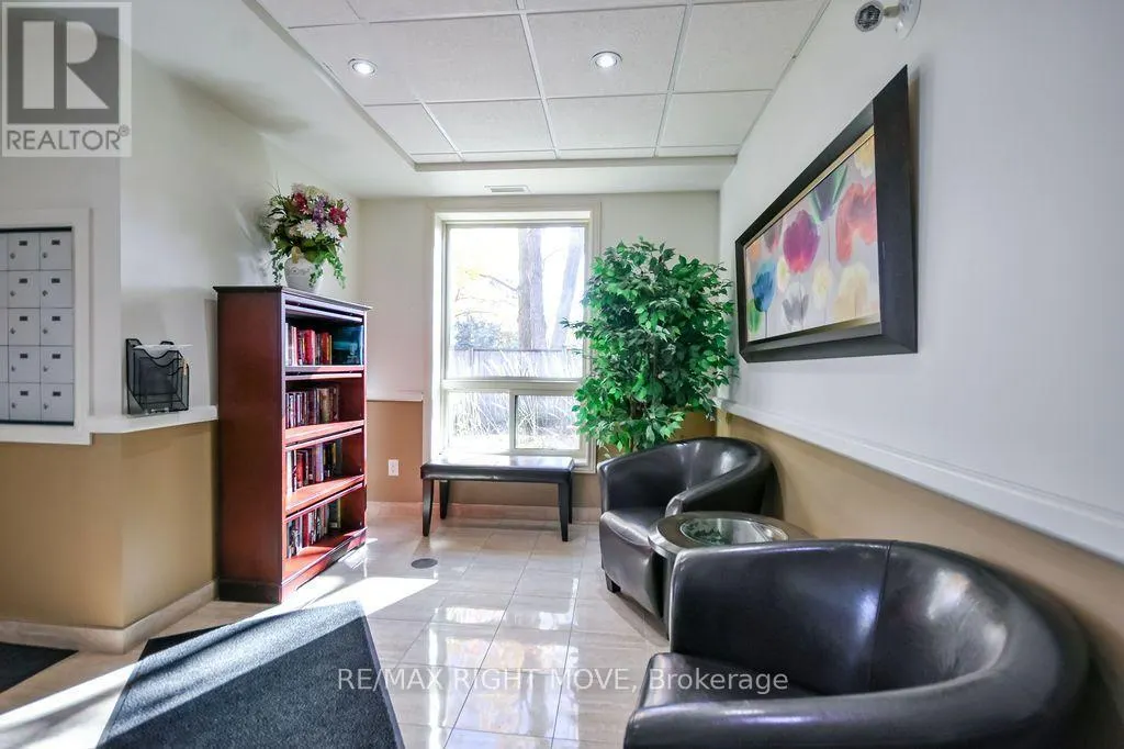 UNIT 302 - 9 WESTMOUNT DRIVE S