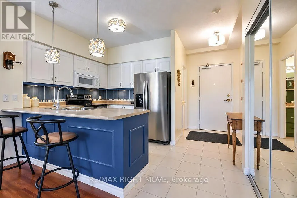 UNIT 302 - 9 WESTMOUNT DRIVE S