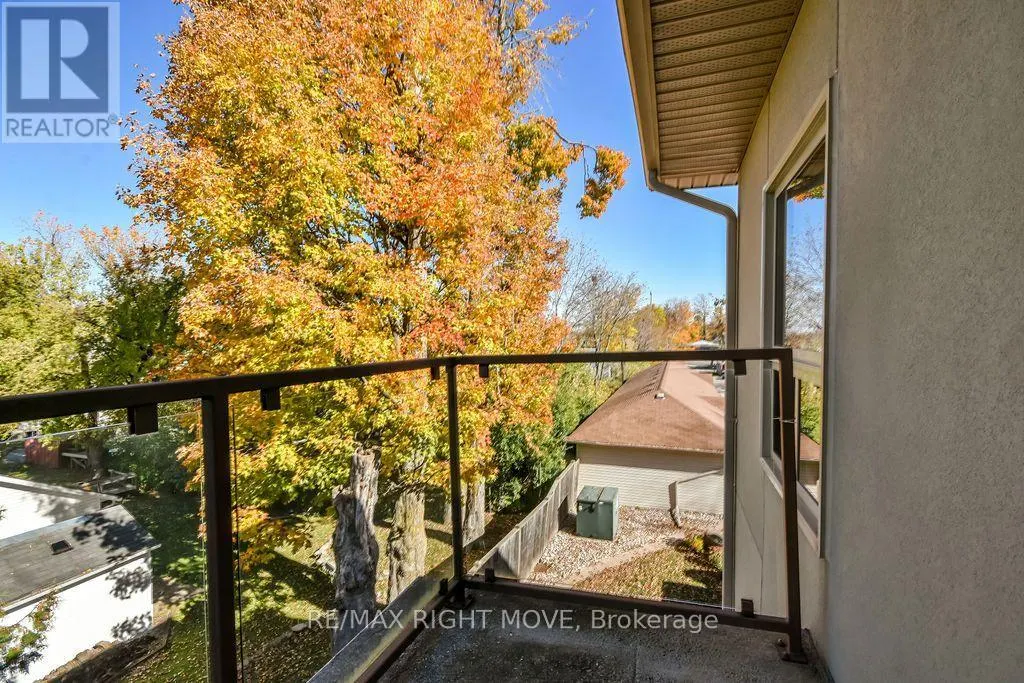UNIT 302 - 9 WESTMOUNT DRIVE S