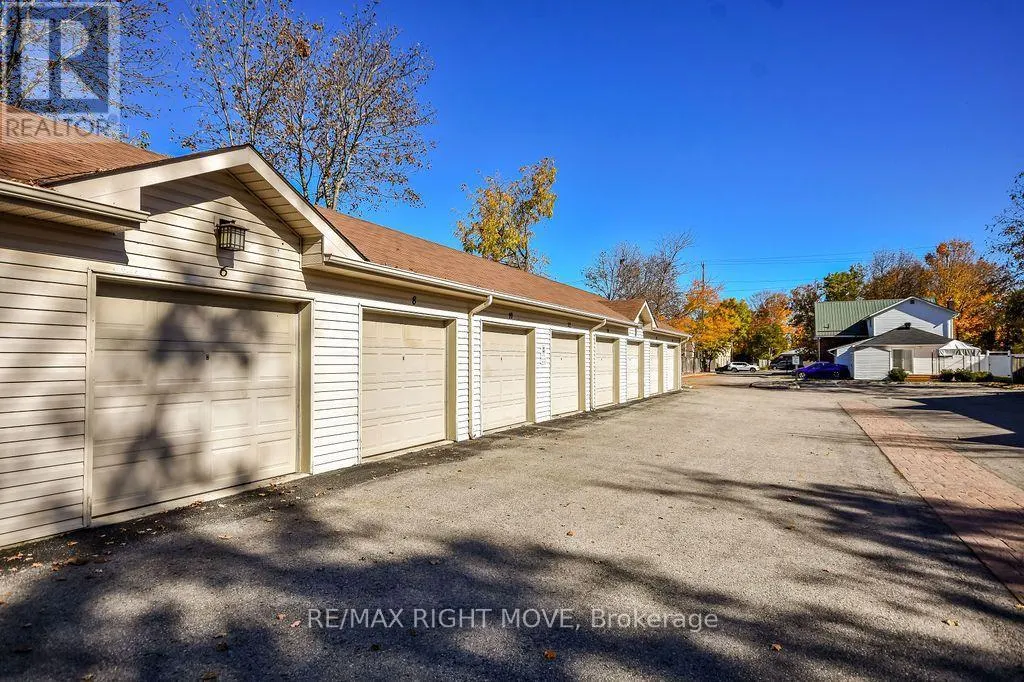 UNIT 302 - 9 WESTMOUNT DRIVE S